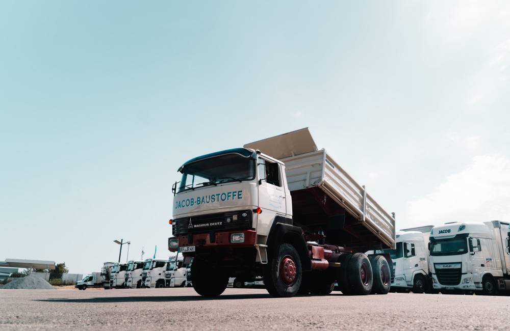 Oldtimer-Kipper-jacob-transport-wuerzburg